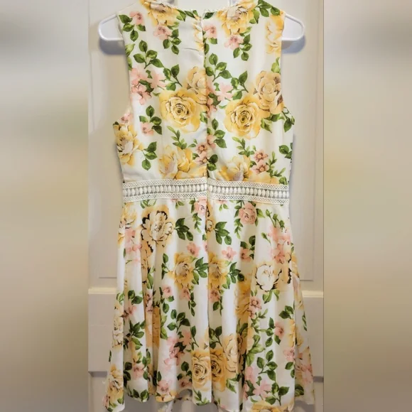 Disney Princess-Girl's Dress-Very Gently Used-Size Medium-Yellow & White - Picture 3 of 3